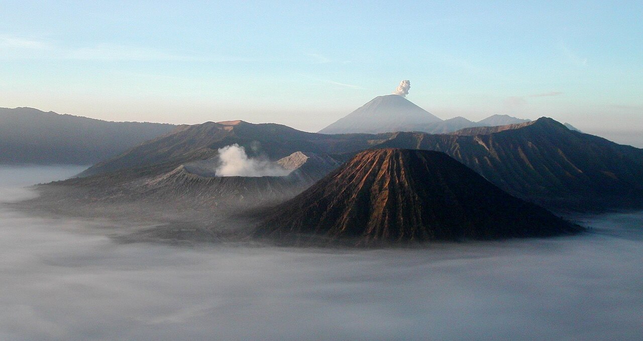 Sunrise di kawasan Gunung Bromo, Jawa Timur